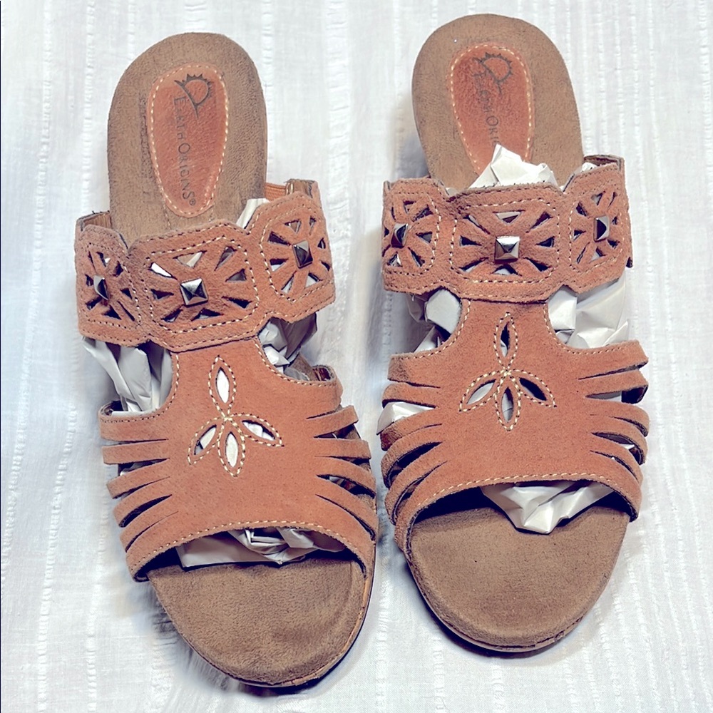 Earth Origins Leather Sandals Intricate Studded Cutouts Women’s 8.5 M Slip-on
